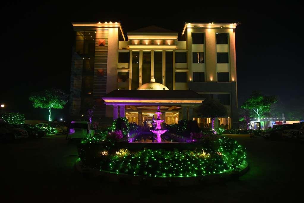 Ramada By Wyndham Varanasi Katesar Chandauli Экстерьер фото