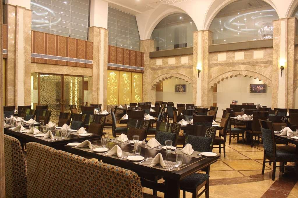 Ramada By Wyndham Varanasi Katesar Chandauli Ресторан фото