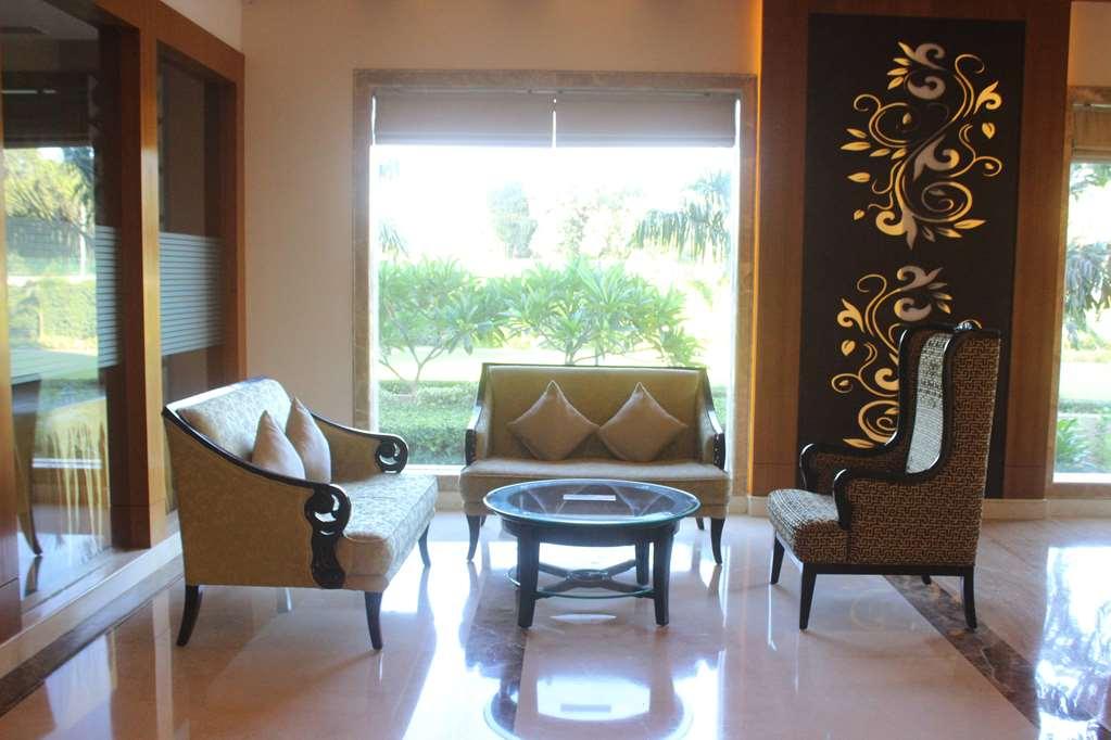 Ramada By Wyndham Varanasi Katesar Chandauli Интерьер фото